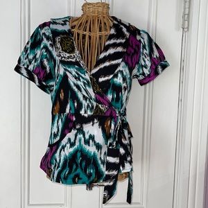 Multicolored crossbody blouse with pockets size medium